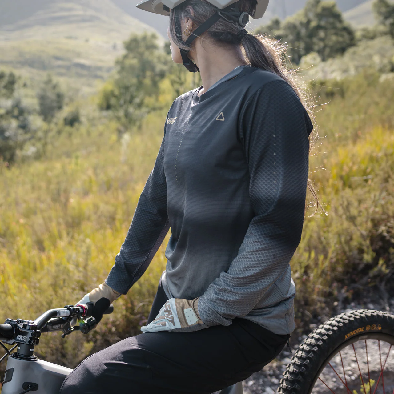 Jersey MTB Trail 3.0 Long Sleeve Women - Ghost Black - Image 6