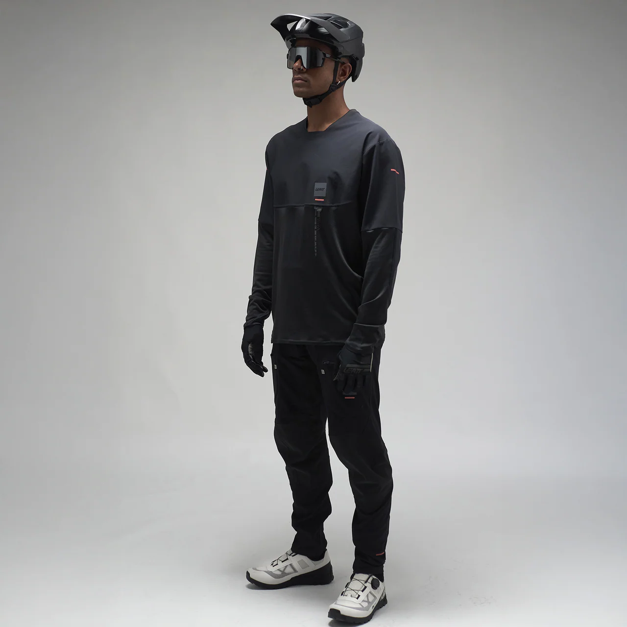 Jersey MTB Trail 6.0 Cargo Long Sleeve - Ghost Black - Image 4