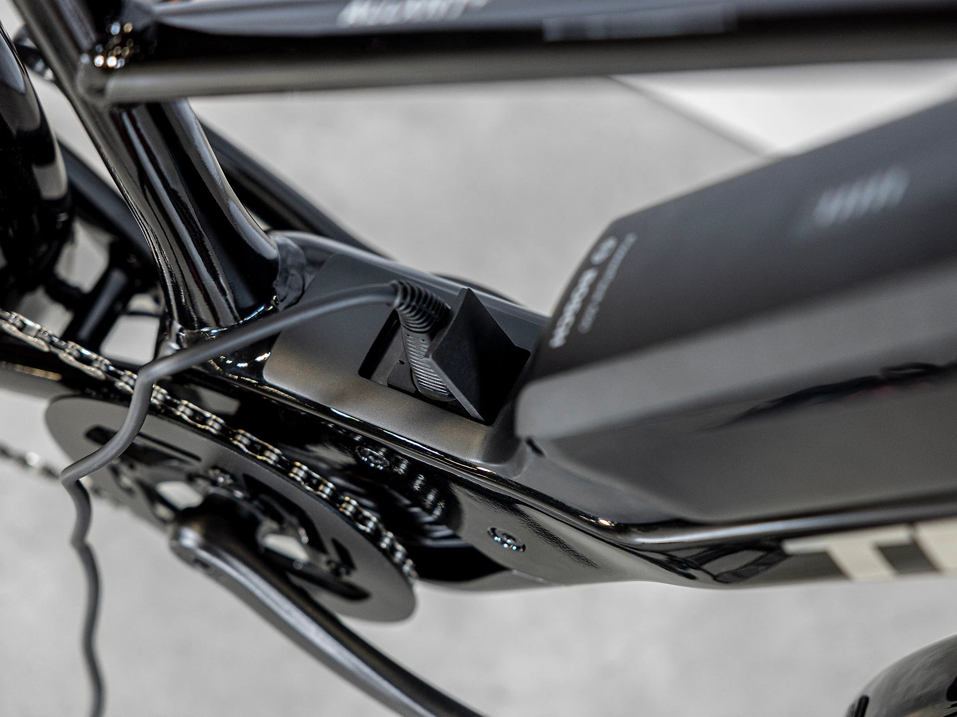 Allant+ 5 Damen Trek Black 545Wh - Image 4
