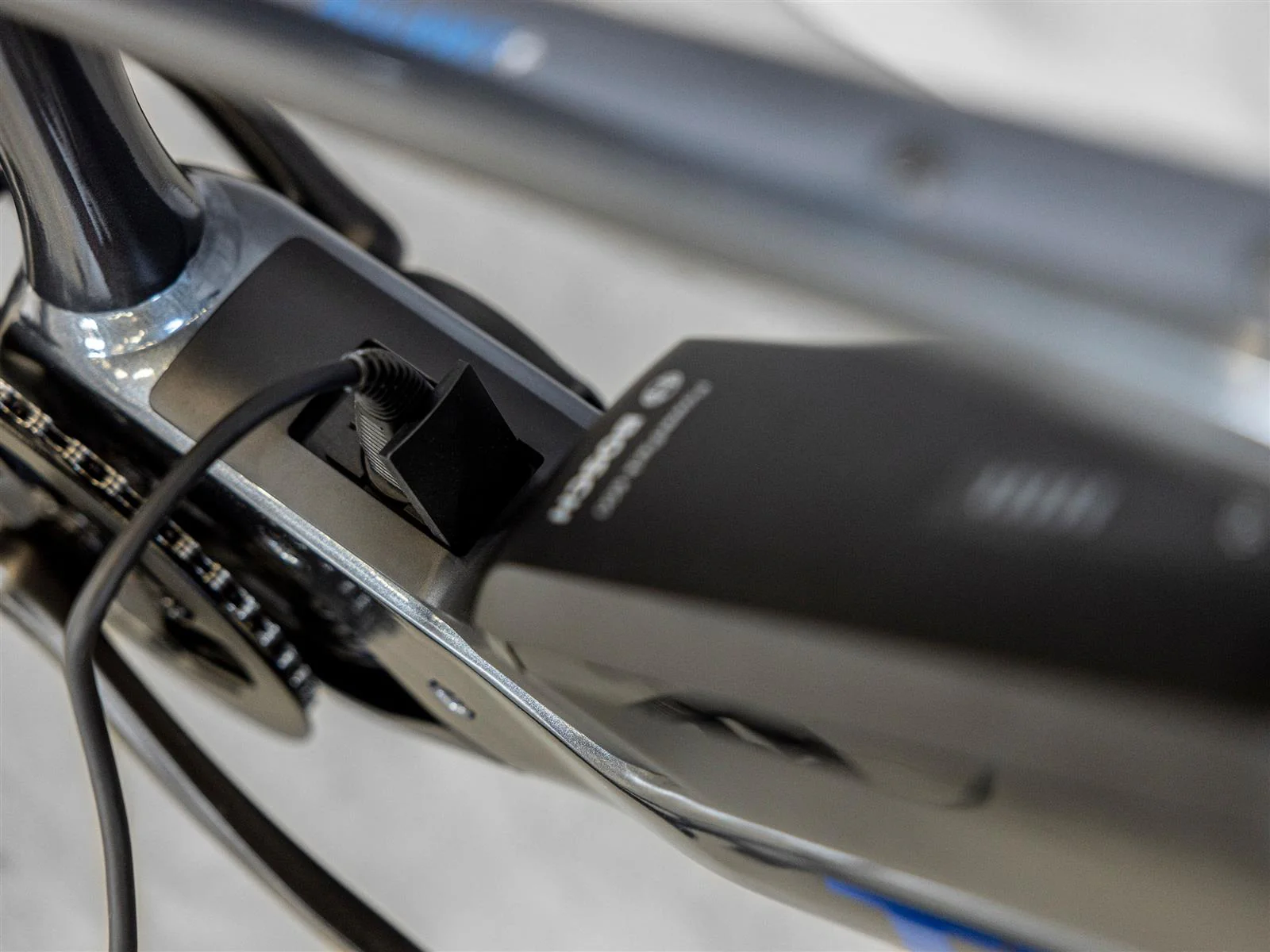Allant+ 6 Stagger Galactic Grey 400Wh - Image 4