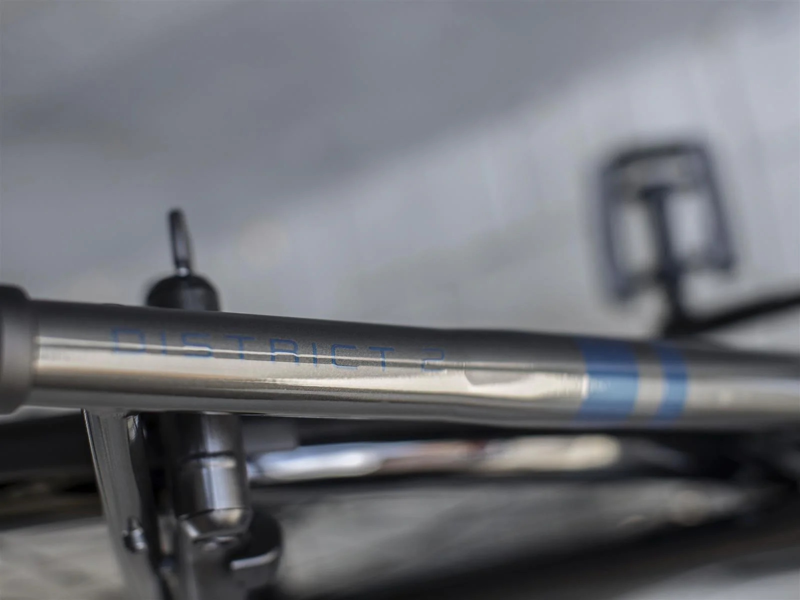 District 2 EQ Lowstep Lithium Grey - Image 3