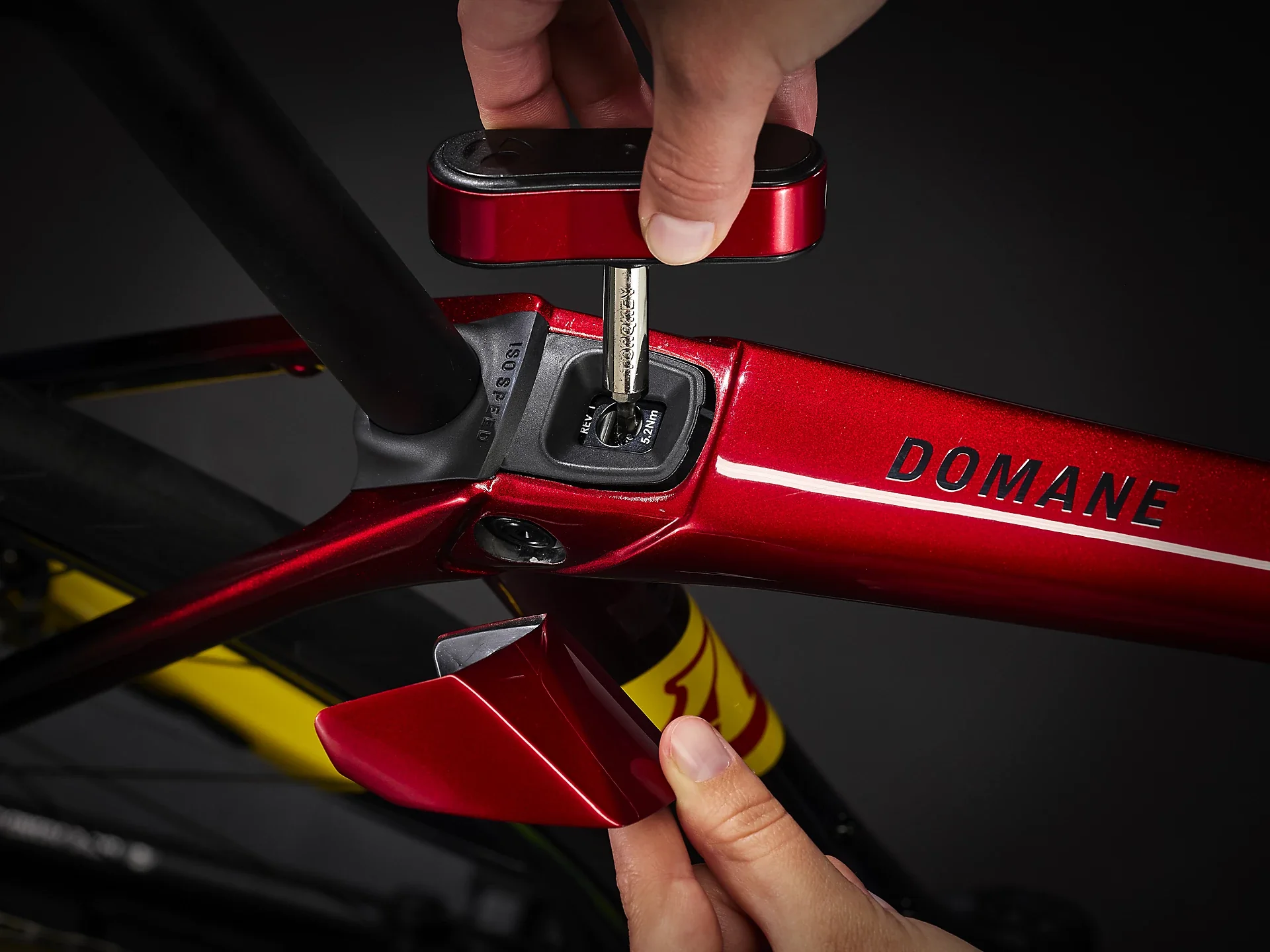 Domane SLR 6 eTap Gen 4 Metallic Red Smoke to Blue Smoke Fade - Image 9