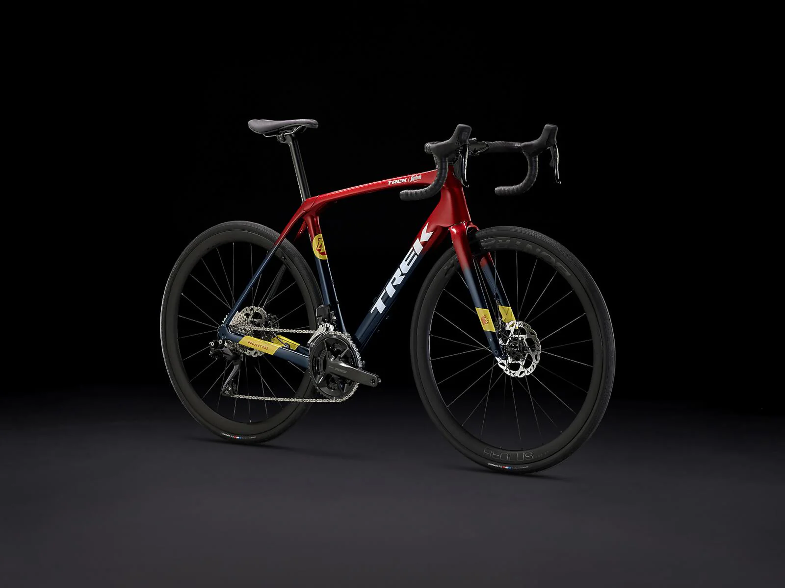 Domane SLR 6 Gen 4 Metallic Red Smoke to Blue Smoke Fade - Image 2