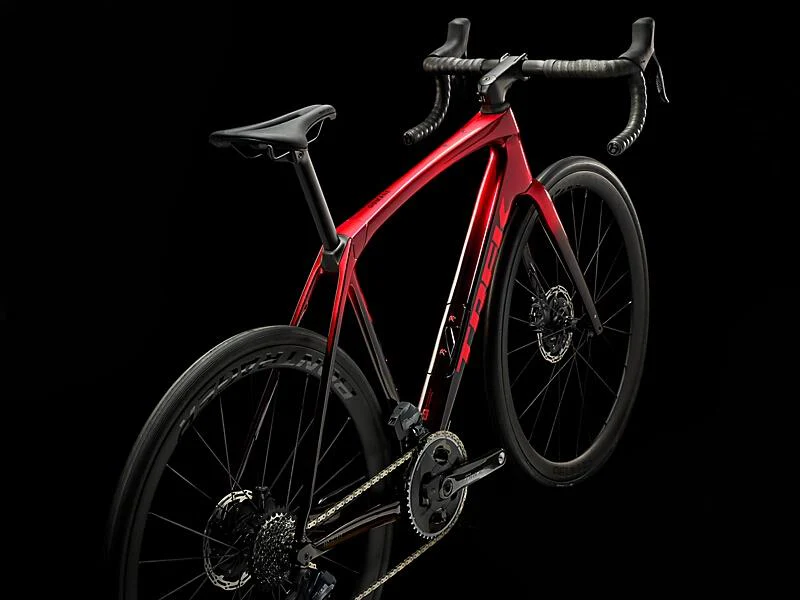 Domane SLR 7 eTap Gen 4 Metallic Red Smoke to Red Carbon Smoke - Image 3