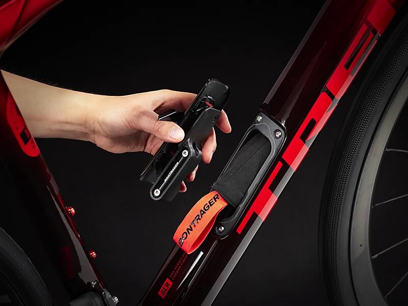 Domane SLR 7 eTap Gen 4 Metallic Red Smoke to Red Carbon Smoke - Image 5