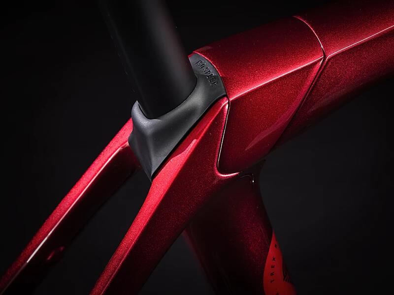 Domane SLR 7 eTap Gen 4 Metallic Red Smoke to Red Carbon Smoke - Image 7