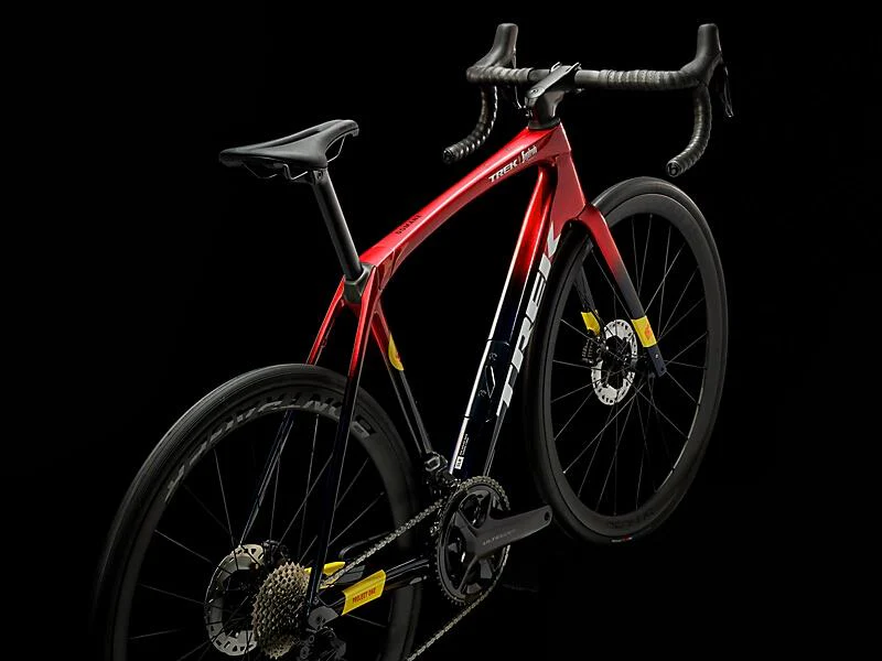 Domane SLR 7 Gen 4 Metallic Red Smoke to Blue Smoke Fade - Image 3