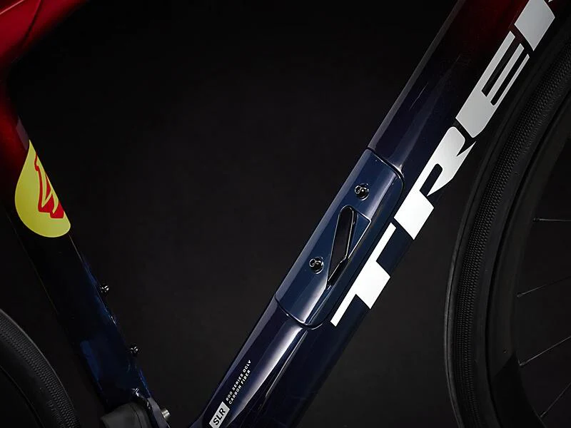 Domane SLR 7 Gen 4 Metallic Red Smoke to Blue Smoke Fade - Image 4