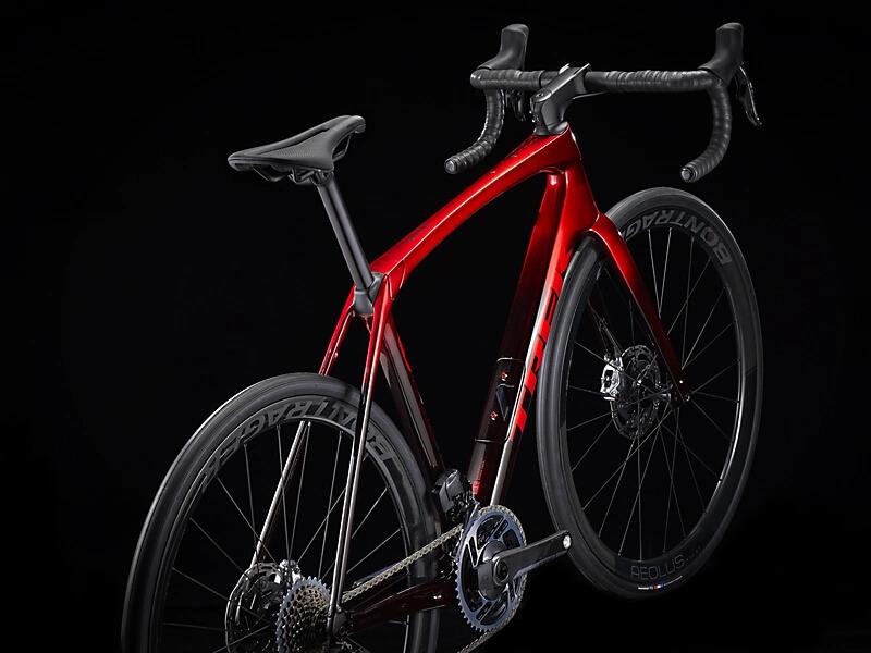 Domane SLR 9 eTap Gen 4 Metallic Red Smoke to Red Carbon Smoke - Image 3