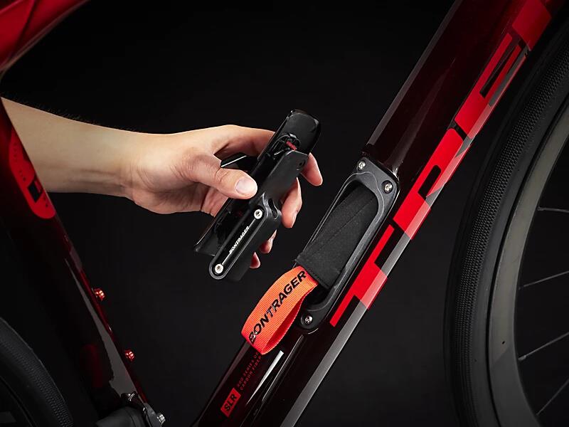 Domane SLR 9 eTap Gen 4 Metallic Red Smoke to Red Carbon Smoke - Image 5