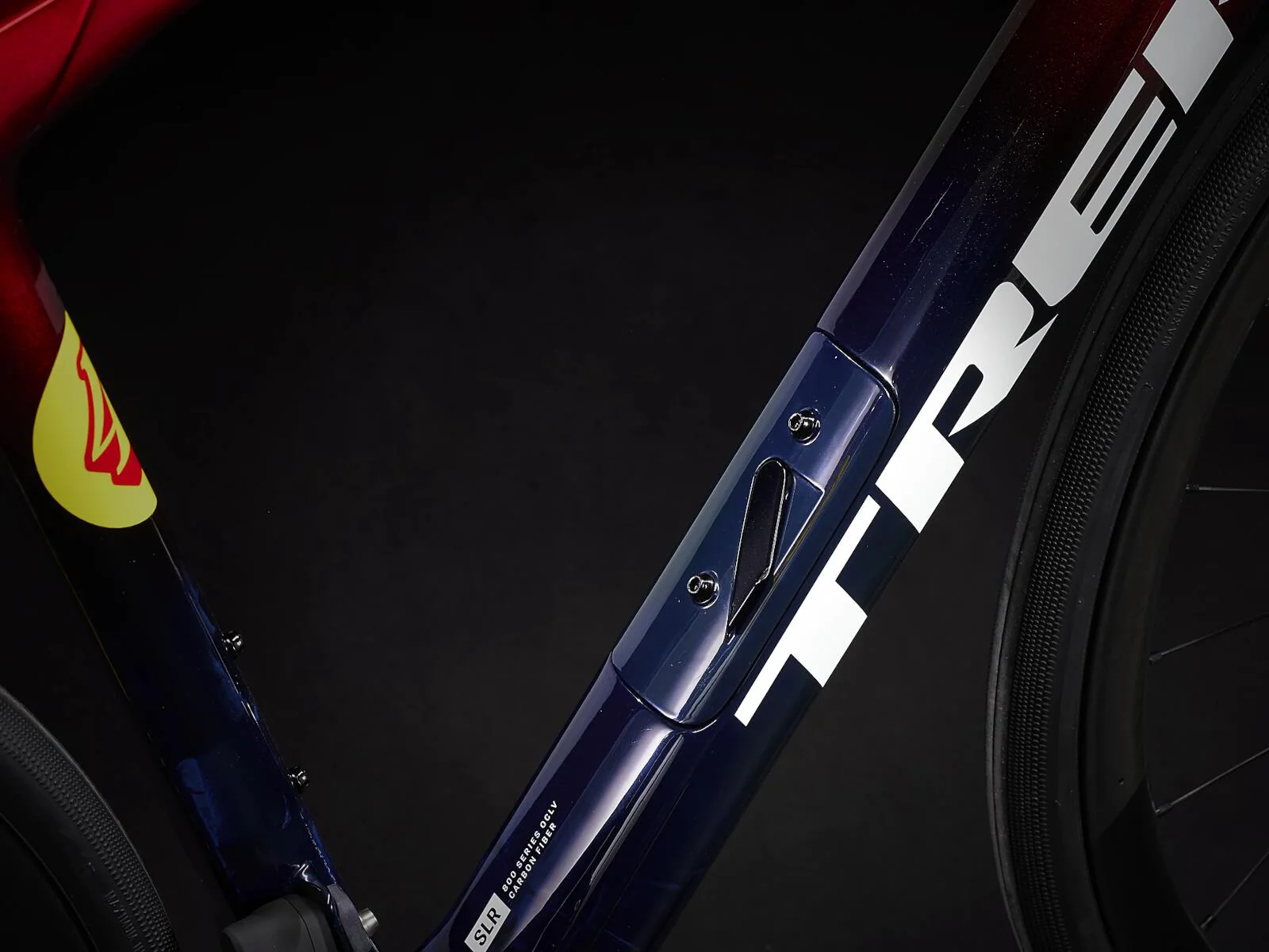 Domane SLR 9 eTap Gen 4 Team Replica:Metallic Red Smoke to Blue Smoke Fade - Image 4