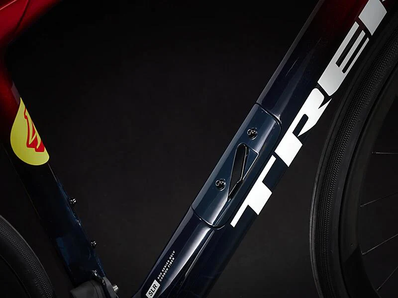 Domane SLR 9 Gen 4 Metallic Red Smoke to Blue Smoke Fade - Image 4