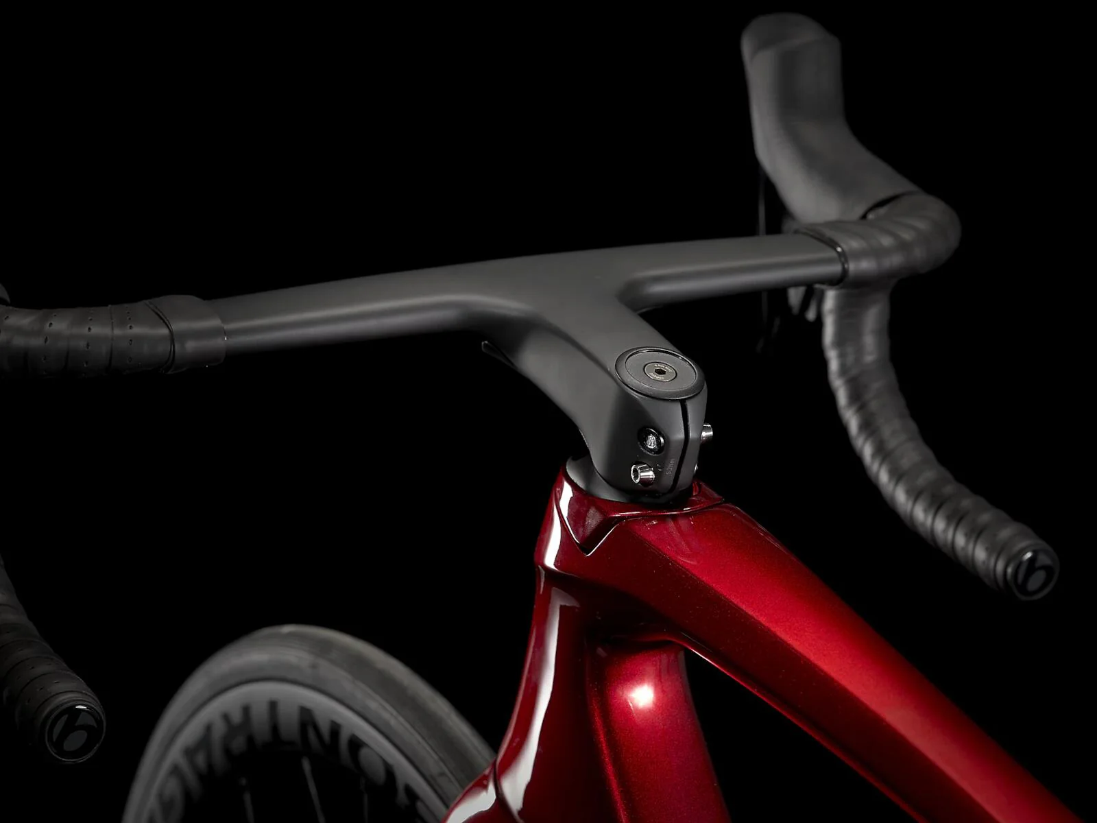 Emonda SLR 7 eTap Metallic Red Smoke to Red Carbon Smoke - Image 7