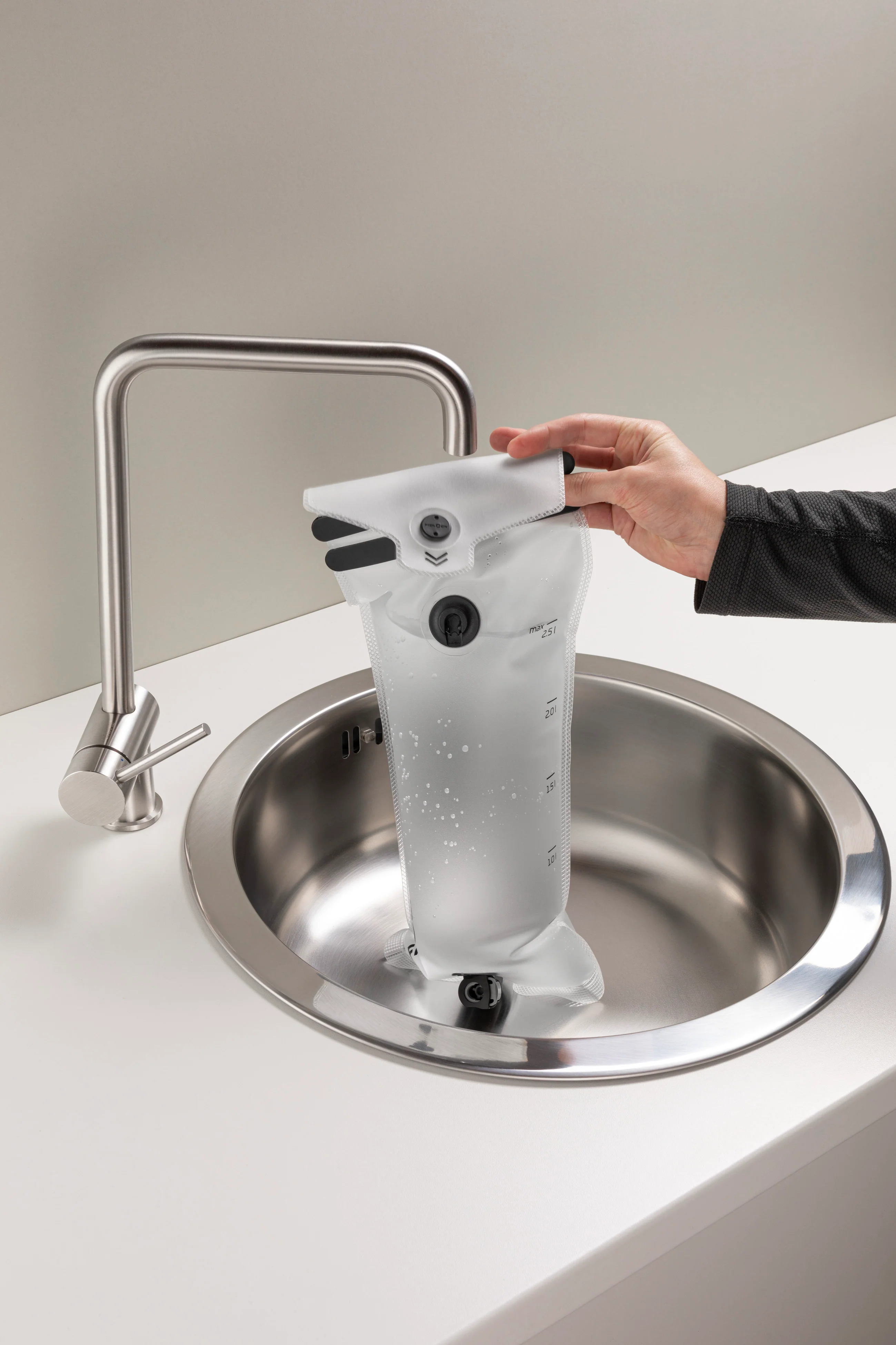 HERMETIC hydration bladde - 2,5l - Image 10