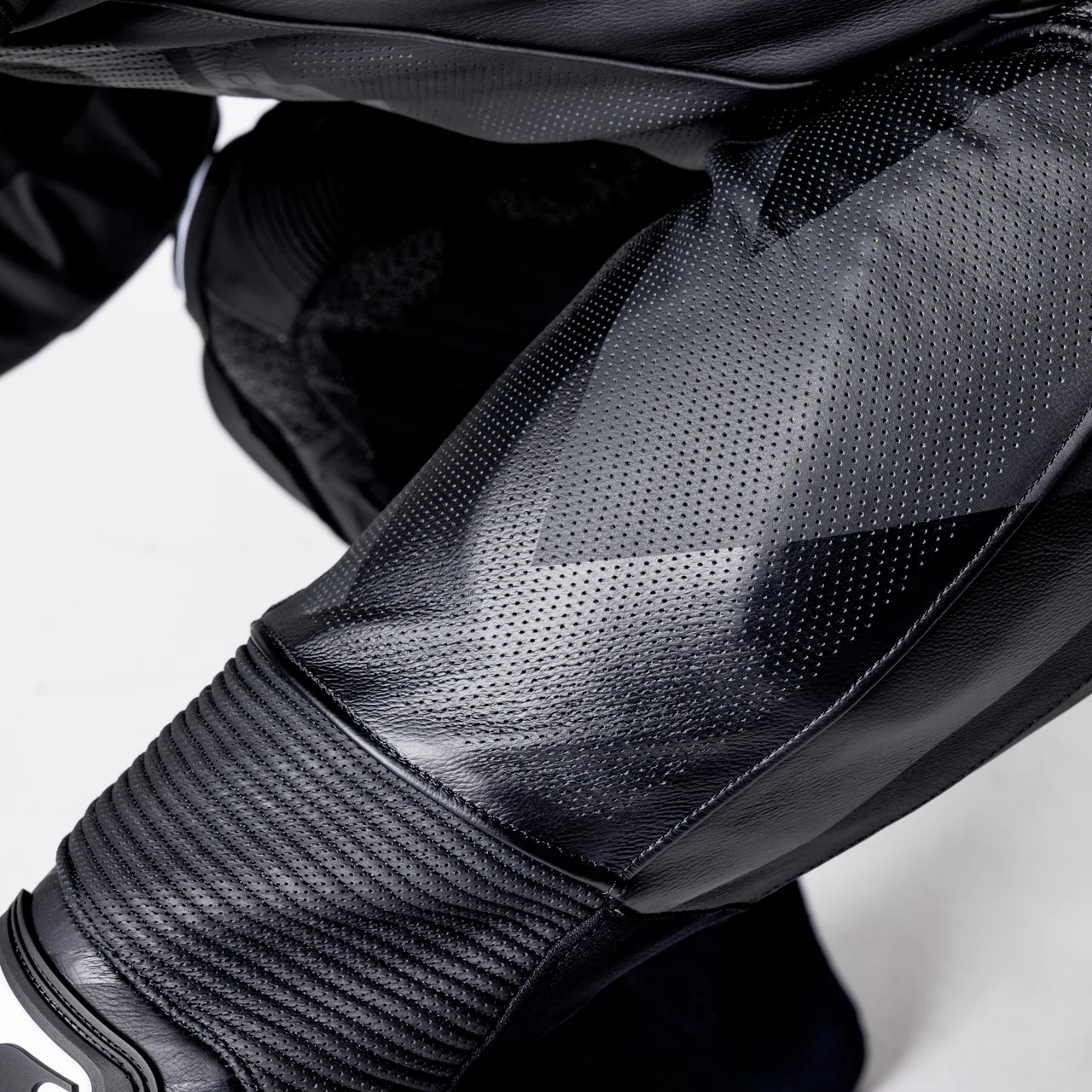 Ace 1.0 Lederkombi Einteiler - schwarz - Image 24