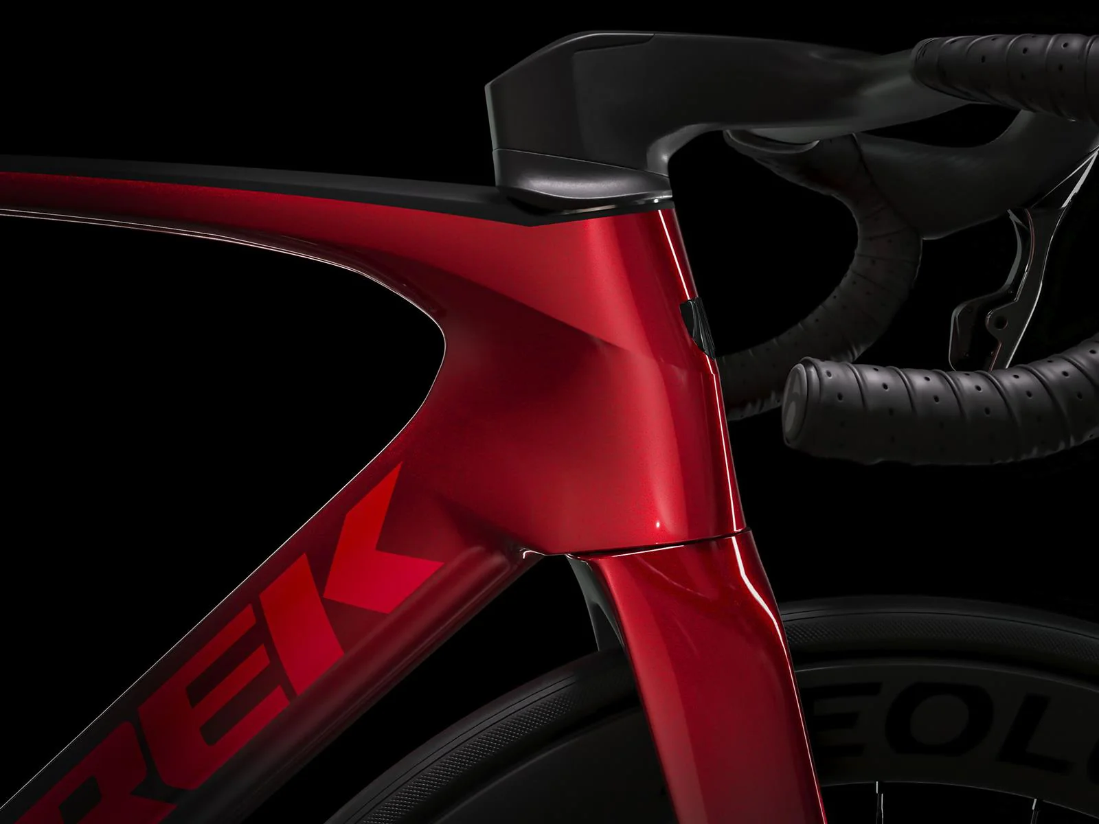 Madone SLR 7 AXS Metallic Red Smoke to Red Carbon Smoke - Image 4
