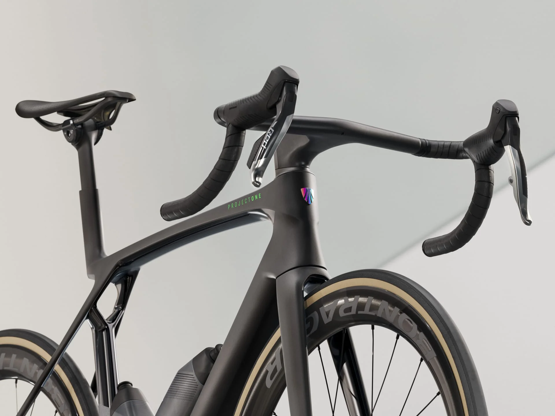 Madone SLR 9 AXS Gen 8 - Matte/Gloss Carbon Smoke - Image 5