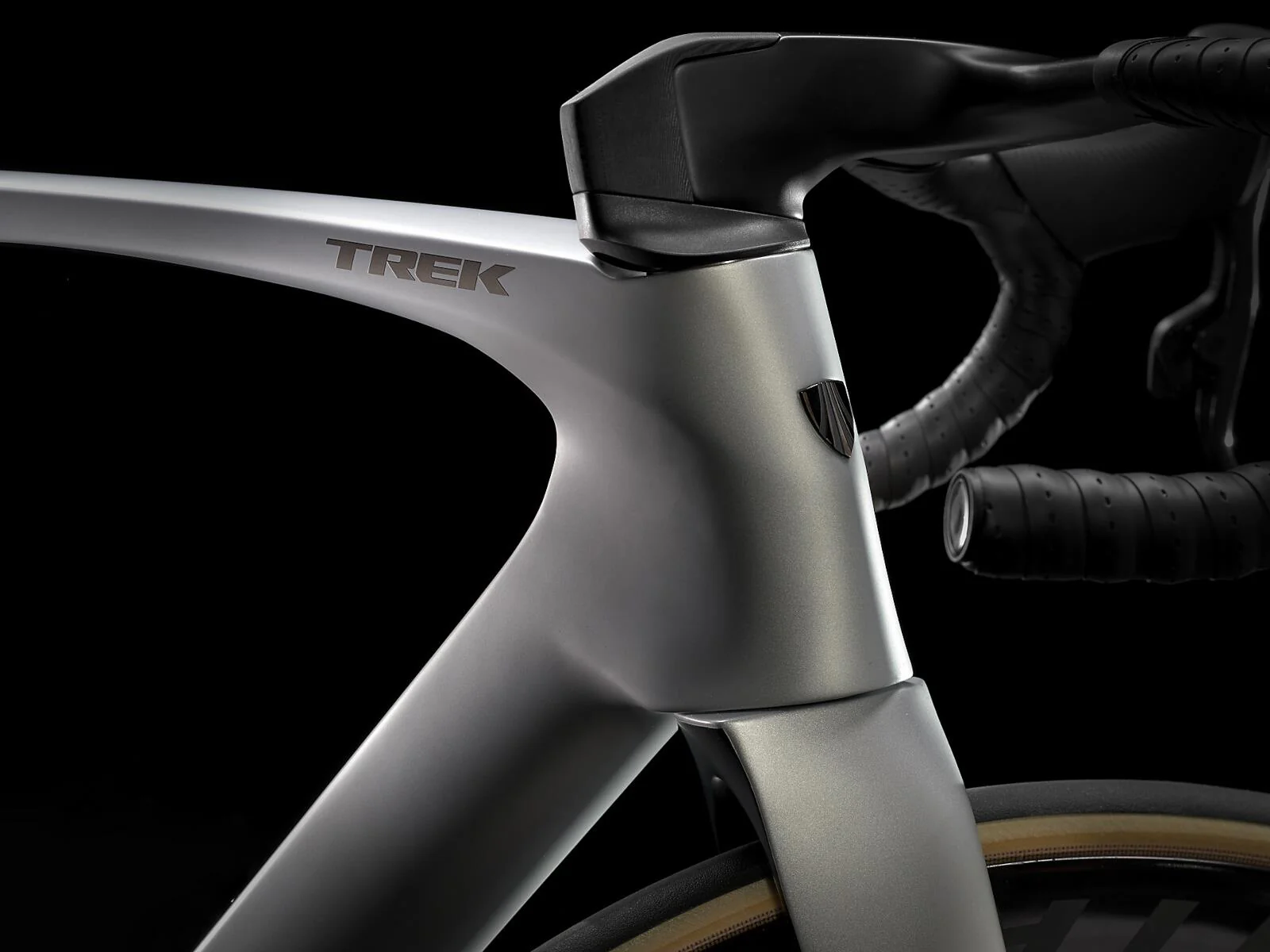 Madone SLR 9 eTap Gen 7 Satin Quicksilver - Image 4