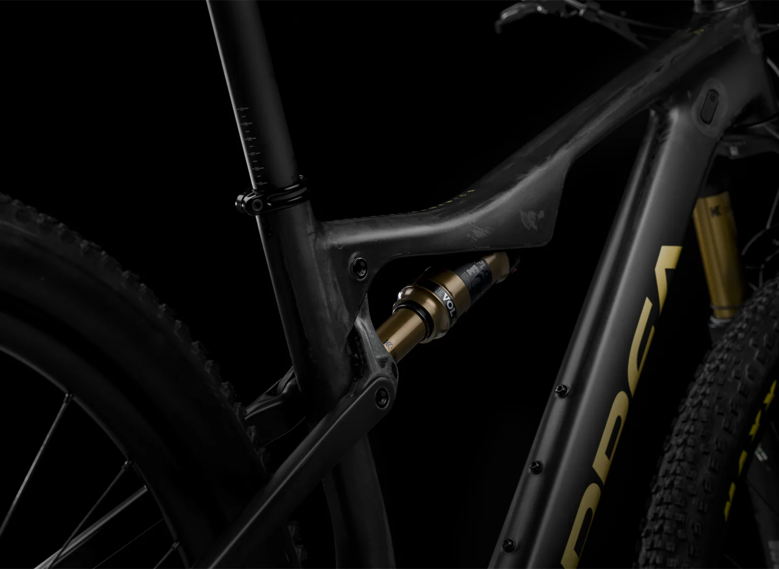 OIZ M LTD - Carbon Raw-Metallic Gold (matt) - Image 5