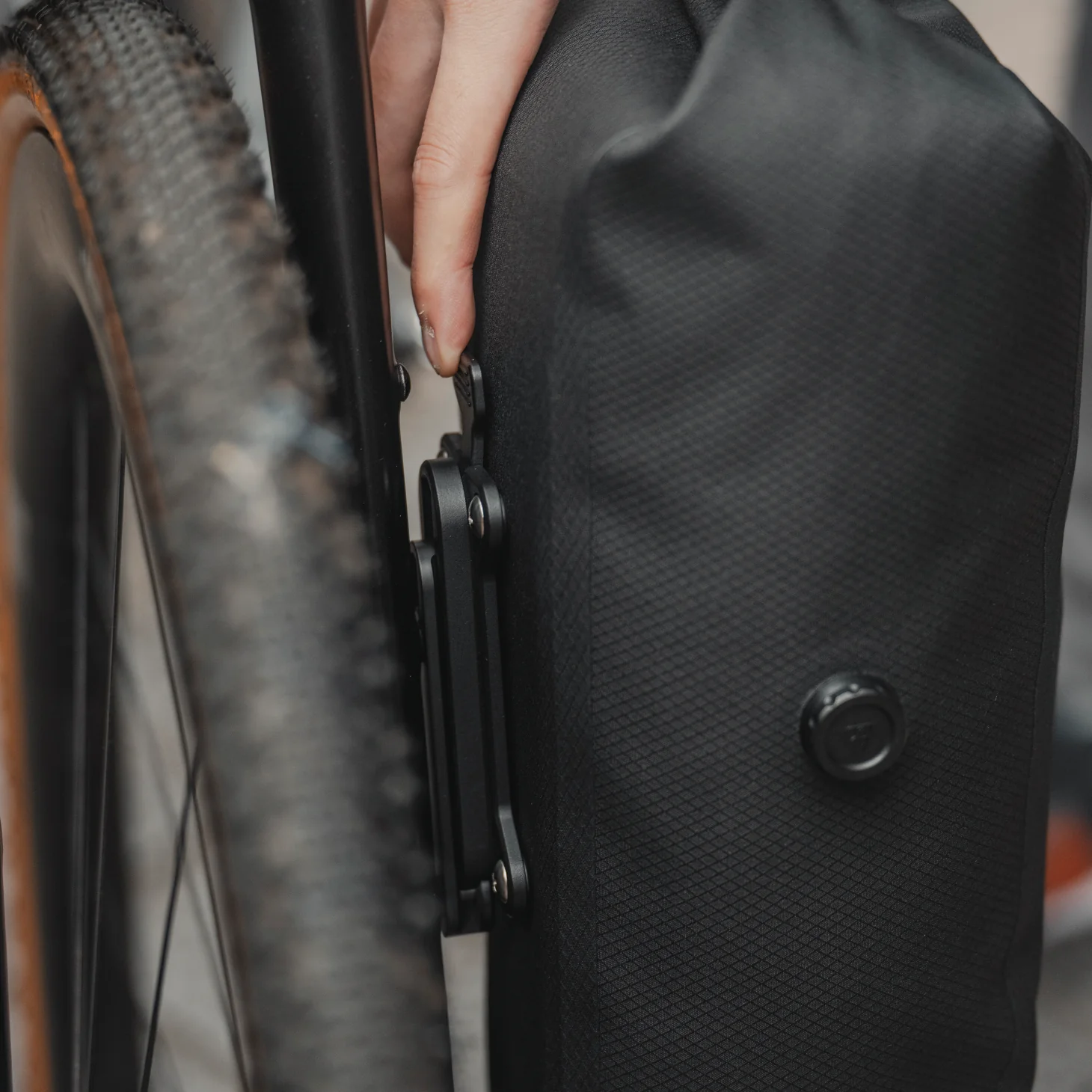 QR Fork DryBag 5.8L Bolt-on - schwarz - Image 6