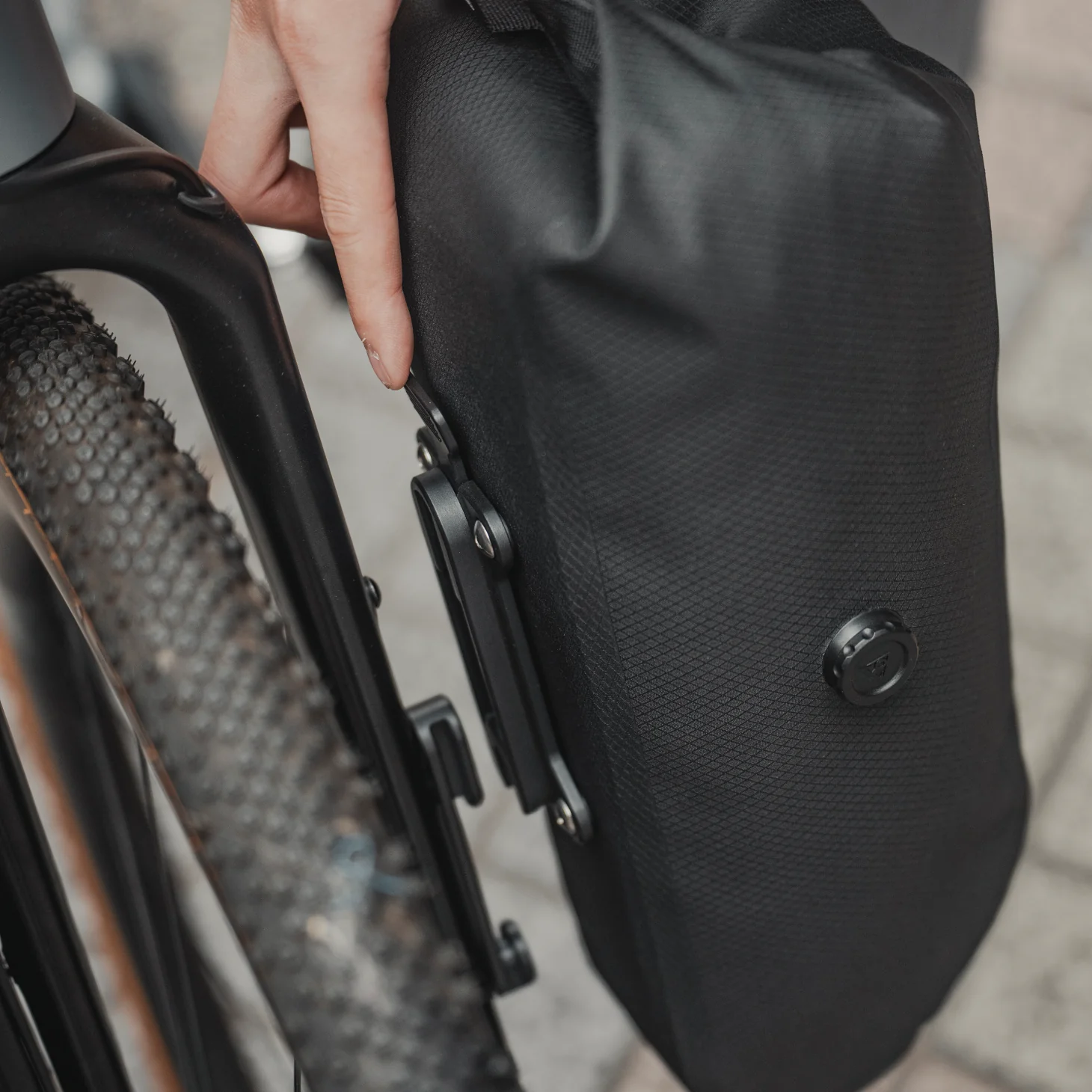 QR Fork DryBag 5.8L Bolt-on - schwarz - Image 7