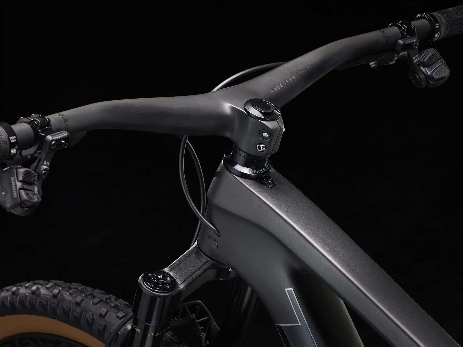 Top Fuel 9.9 XO AXS Matte Raw Carbon - Image 4