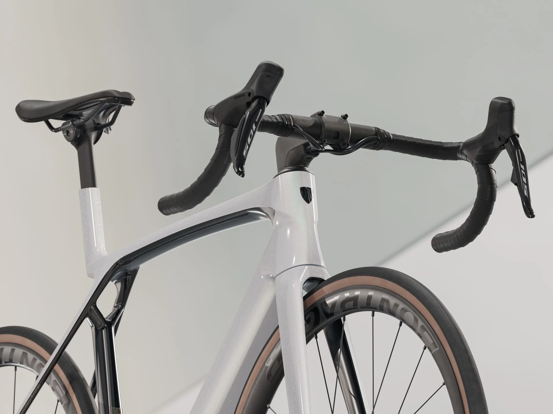Madone SL 6 Gen 8 - White Prismatic - Image 5
