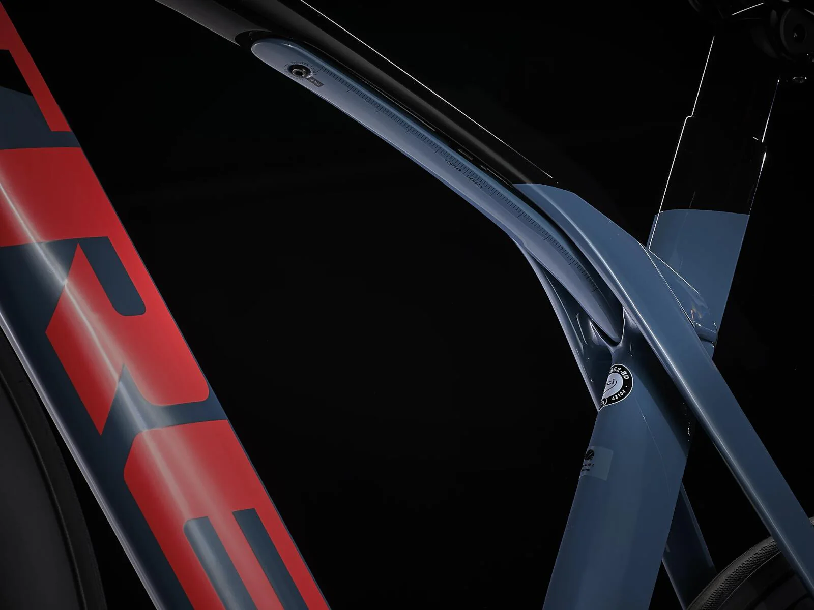 Madone SL 7 eTap Battleship Blue - Image 5