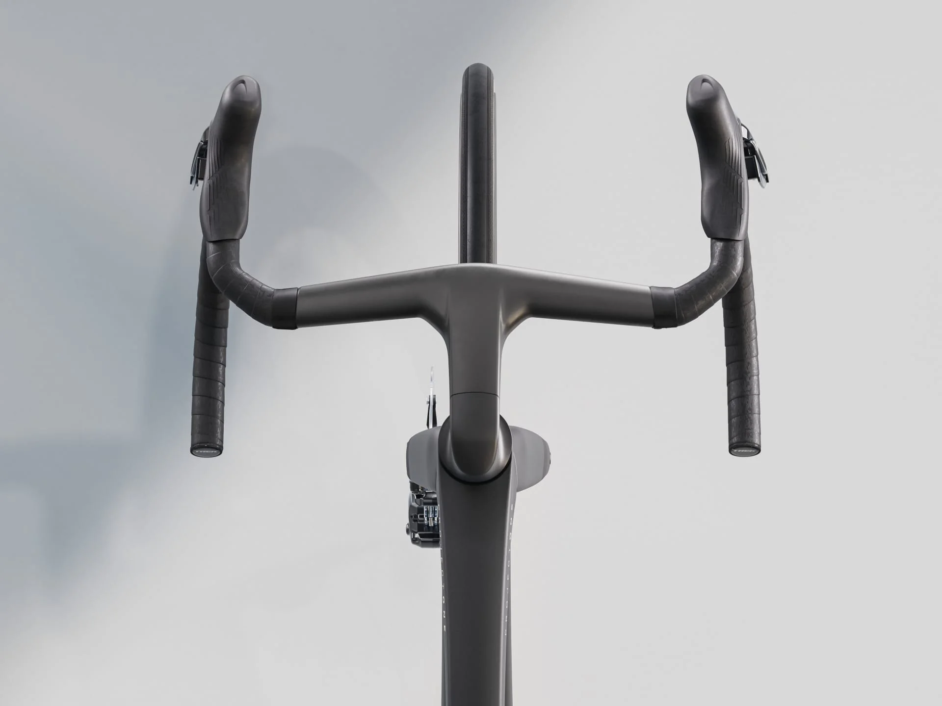 Madone SLR 7 Gen 8 - Matte/Gloss Carbon Smoke - Image 3