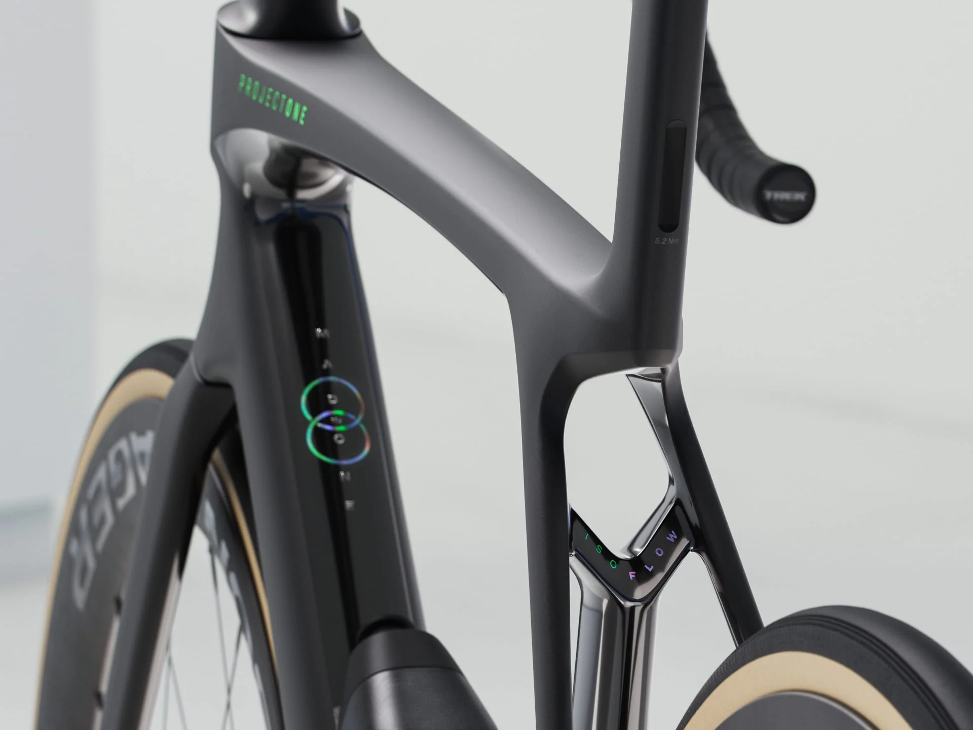 Madone SLR 7 Gen 8 - Matte/Gloss Carbon Smoke - Image 4