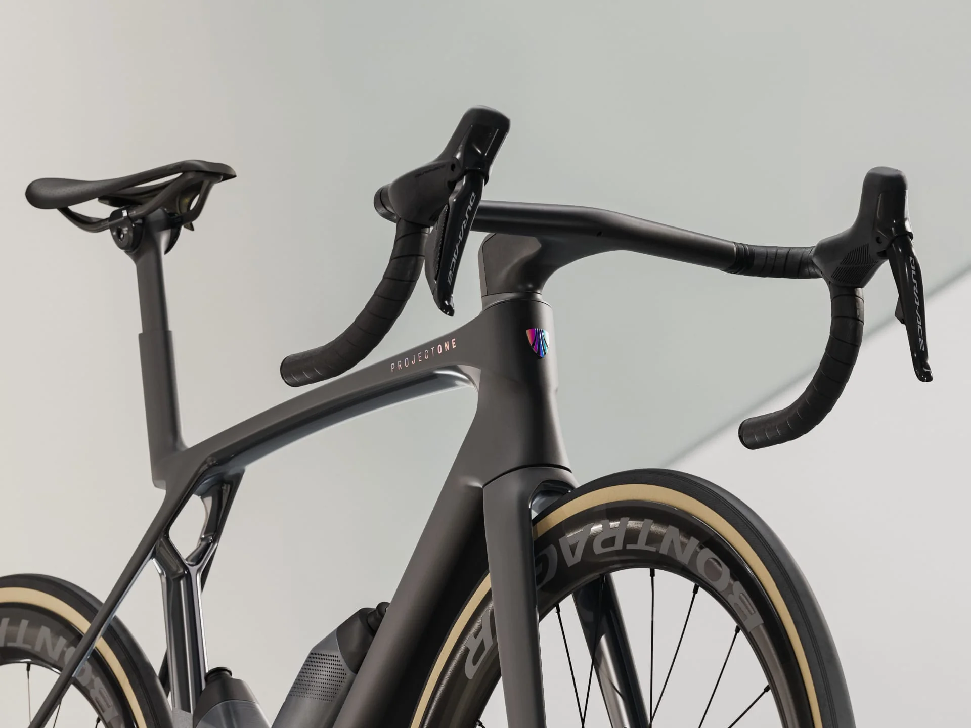 Madone SLR 9 Gen 8 - Matte/Gloss Carbon Smoke - Image 5