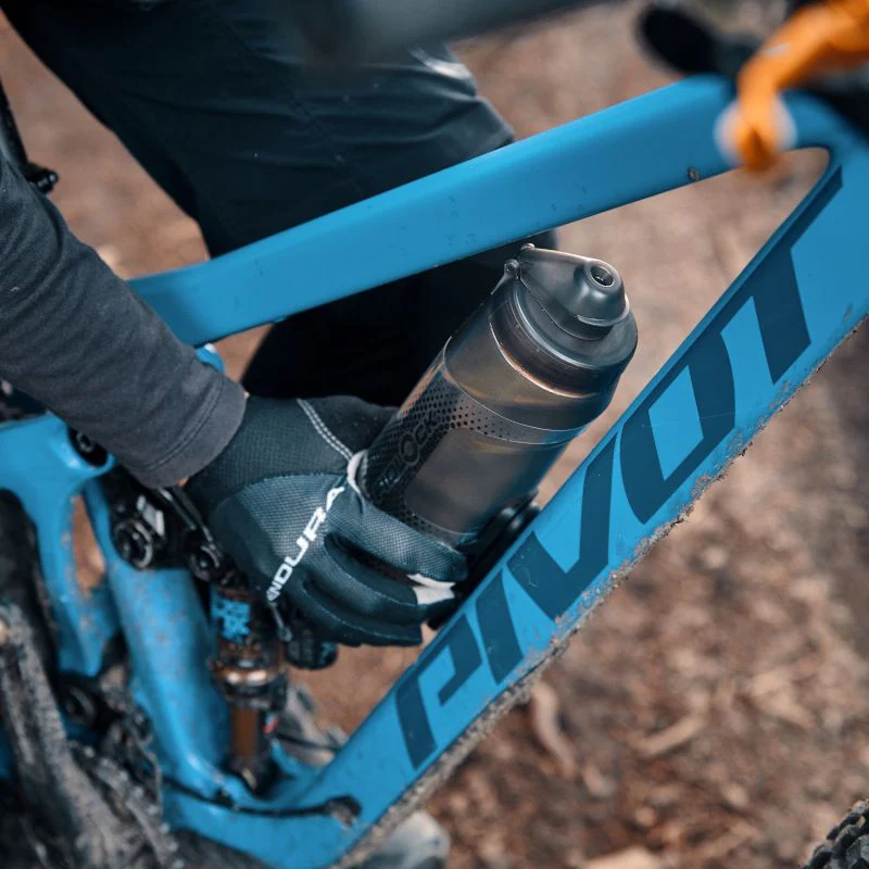 TWIST bottle 800 antibacterial + bike base - transparent black - Image 4